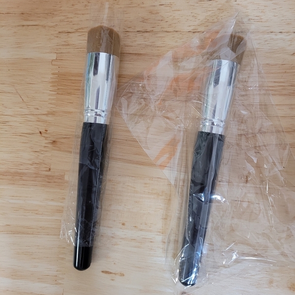 Laura Geller Angled Liquid Foundation Makeup Brush x 2 - Picture 1 of 2